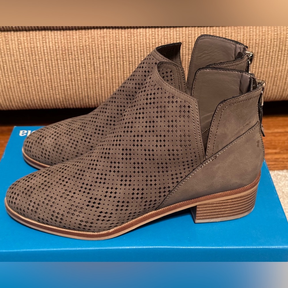 Women’s Madden Girl Ankle Booties; size 9.5